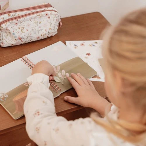Aankleed- en stickerboek - Fairy Garden