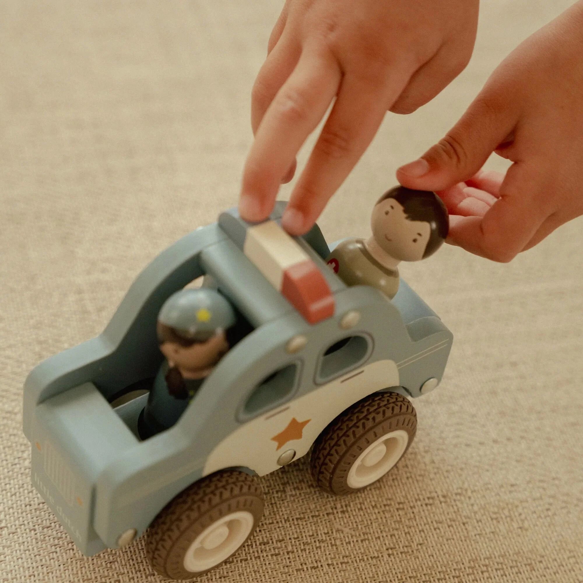 Houten politiewagen – Blauw – Essentials