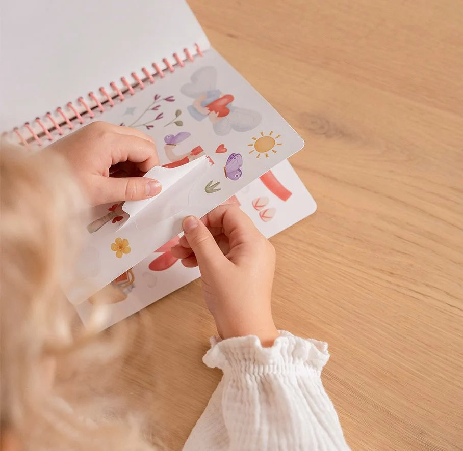 Aankleed- en stickerboek Rosa & Friends