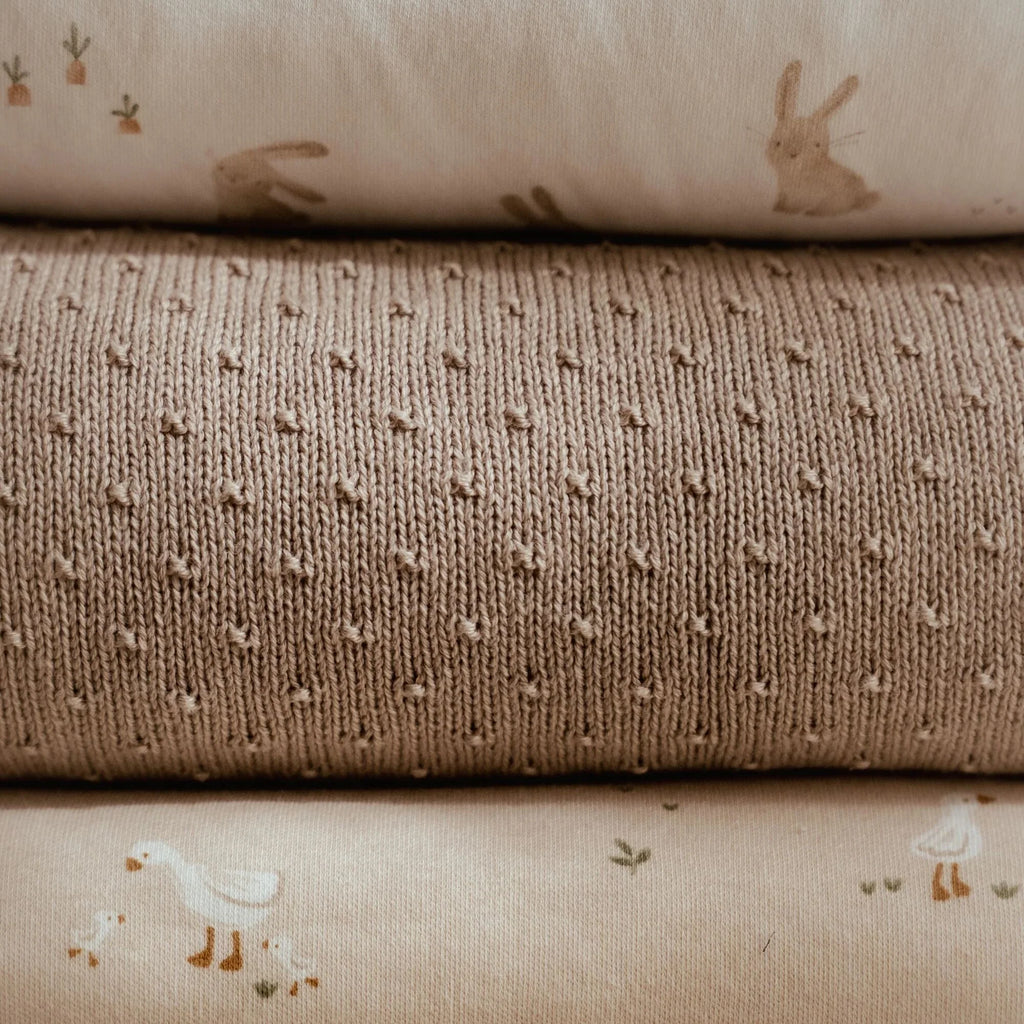 Gebreid ledikantdeken – Beige – Essentials