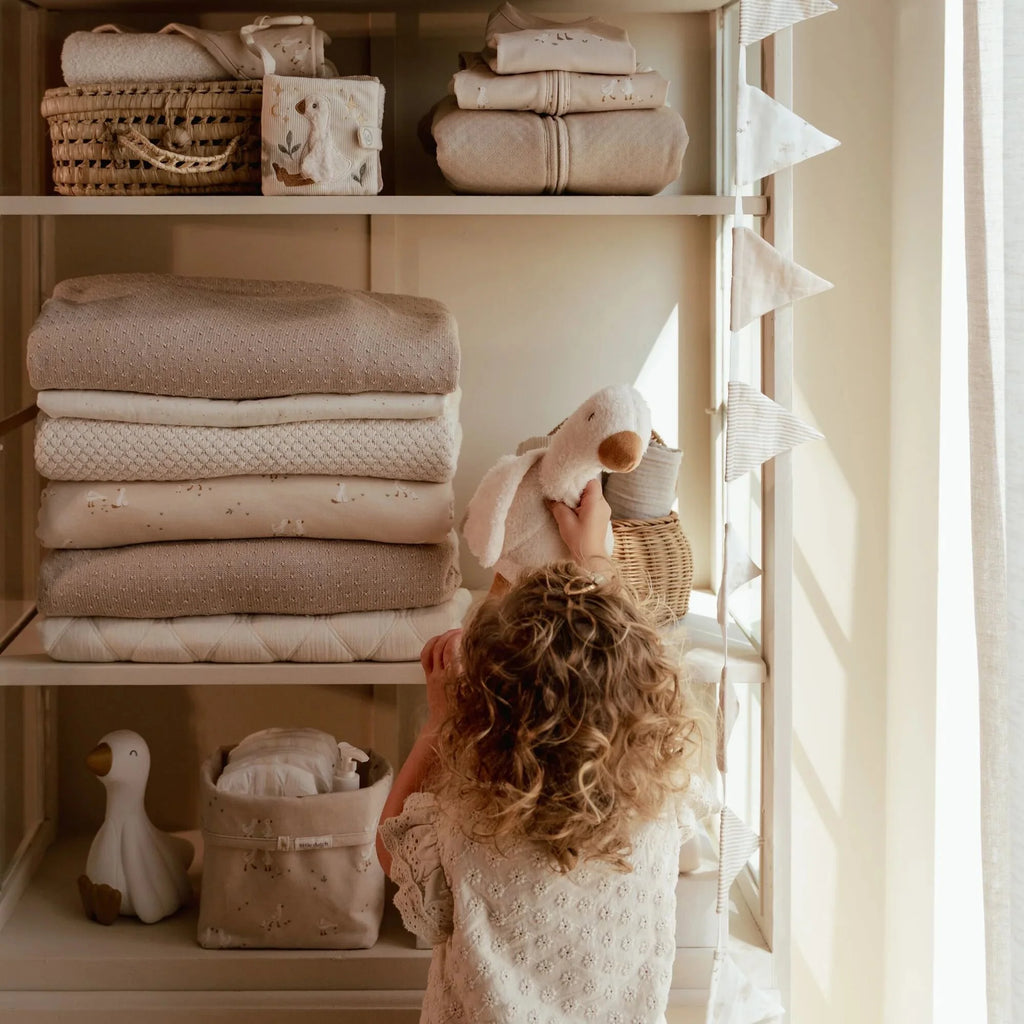 Slinger met vlaggetjes - Beige - Newborn Naturals - Little Goose