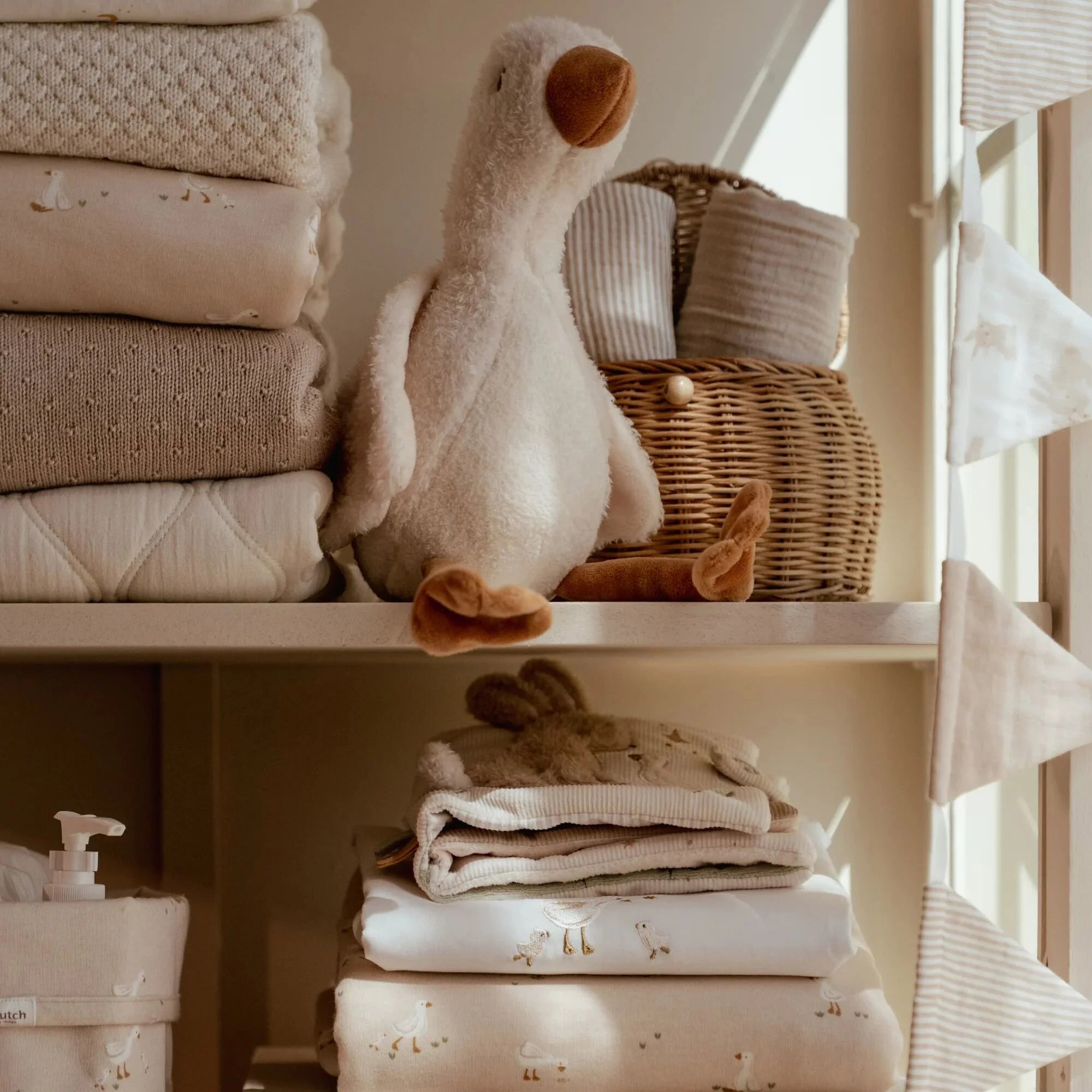 Slinger met vlaggetjes - Beige - Newborn Naturals - Little Goose