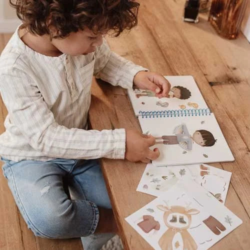 Aankleed- en stickerboek - Forest Friends